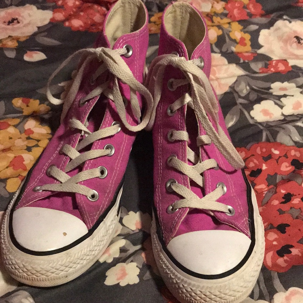 ✰pink high-top converse!